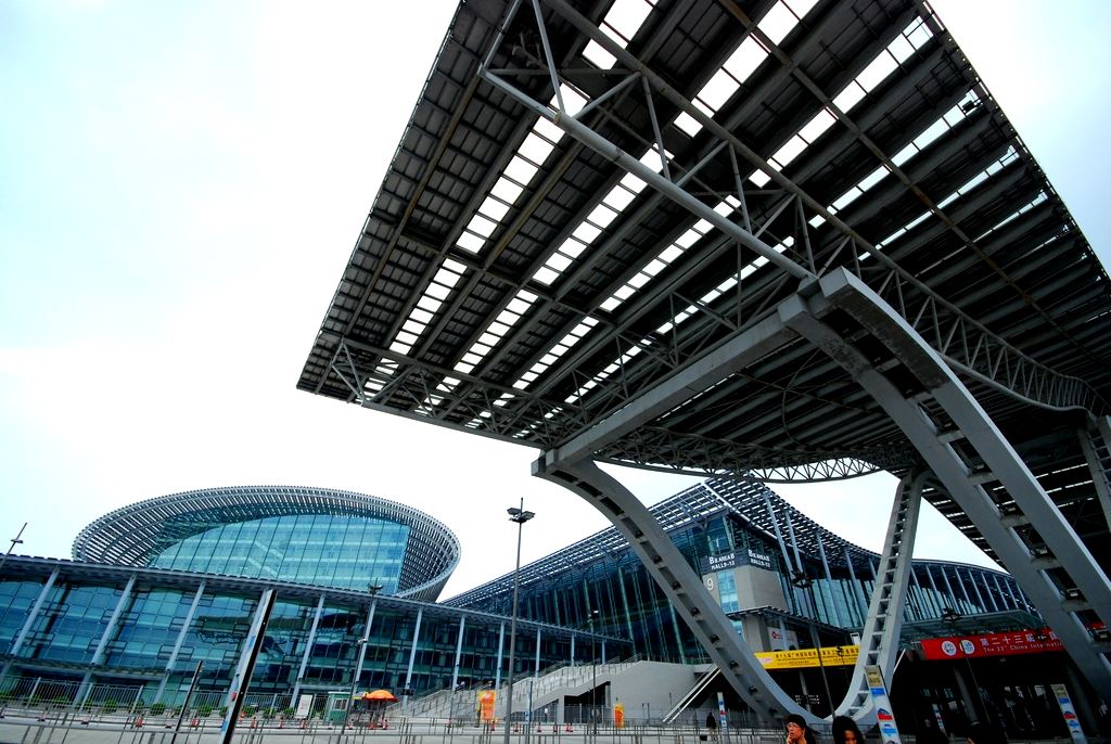 Estrutura metálica da entrada do Canton Fair Complex